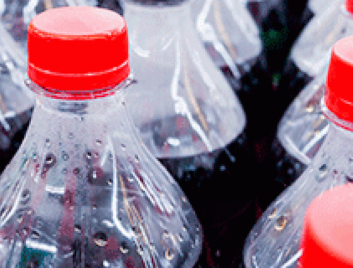 imagen correspondiente a la noticia: "Envase plástico retornable de 2 litros genera menos residuos según estudio de académicos de ingeniería"