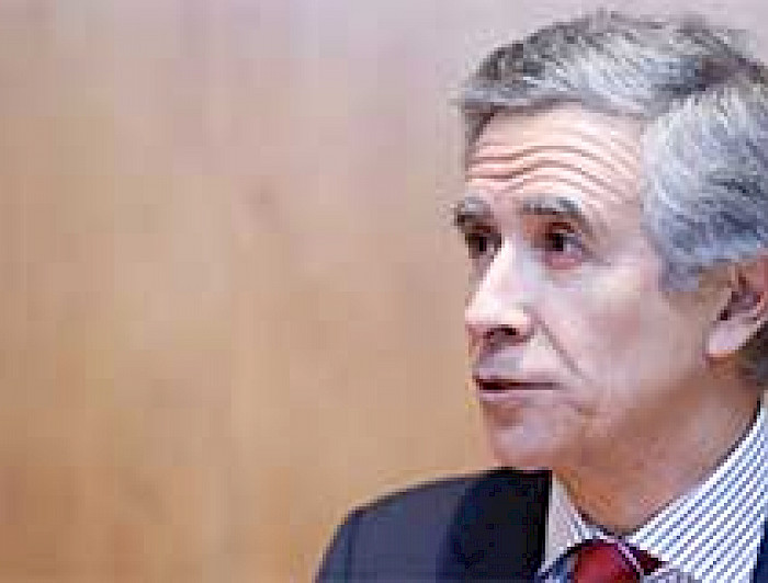 imagen correspondiente a la noticia: "Patricio Lizama asume como nuevo decano de Letras"