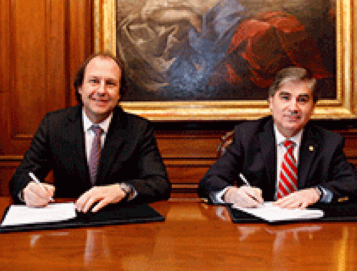 imagen correspondiente a la noticia: "Biblioteca Escolar Futuro firma acuerdo con empresa Turbus"