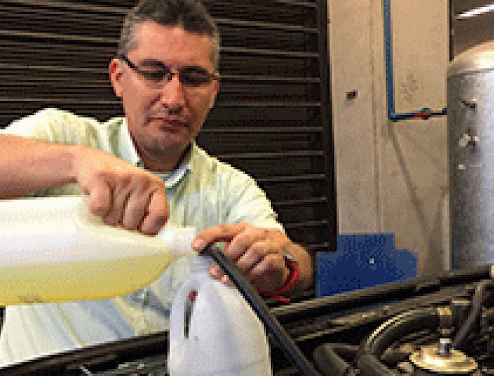 imagen correspondiente a la noticia: "Biodiesel de microalgas reduce hasta un 80% contaminantes de motores tipo Transantiago"