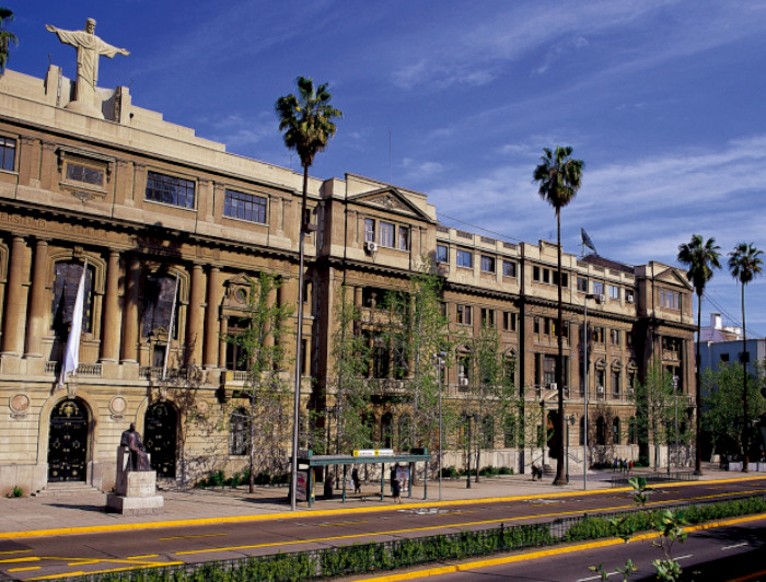 Edificio de la Casa Central de la UC