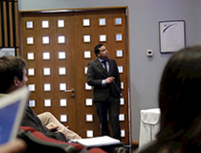 imagen correspondiente a la noticia: "Perfil de profesores: hombres jóvenes, que trabajan en sectores vulnerables, tienen mayor rotación docente"