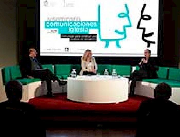 imagen correspondiente a la noticia: "Monseñor Dario Viganó: es necesario fijar la atención en un aspecto antropológico de los medios"