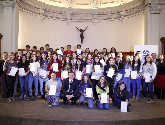 imagen correspondiente a la noticia: "Alumnos de programas de Inclusión UC reciben herramientas tecnológicas para facilitar sus estudios"