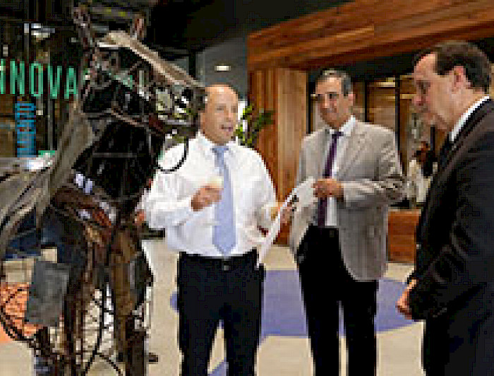 imagen correspondiente a la noticia: "Funcionarios son premiados por sus proyectos de creación artística"