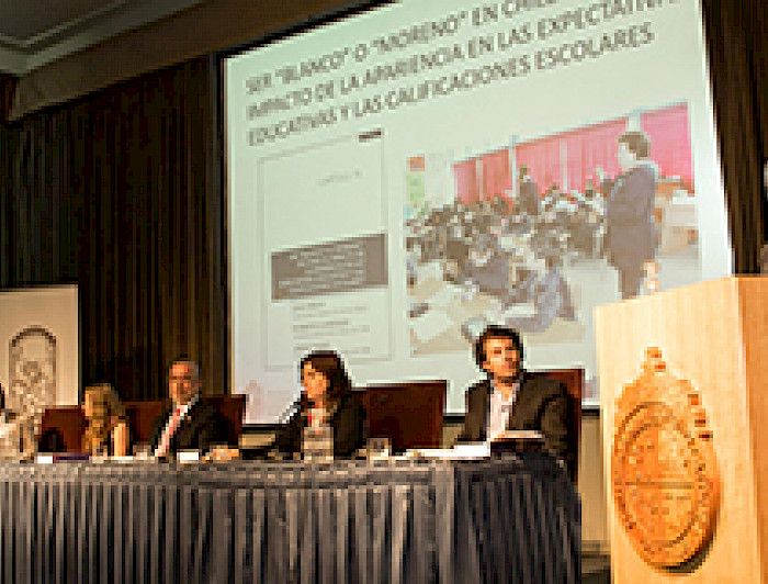 imagen correspondiente a la noticia: "Académicos UC investigan lo que sucede en el aula y entregan pistas para el mejoramiento docente"