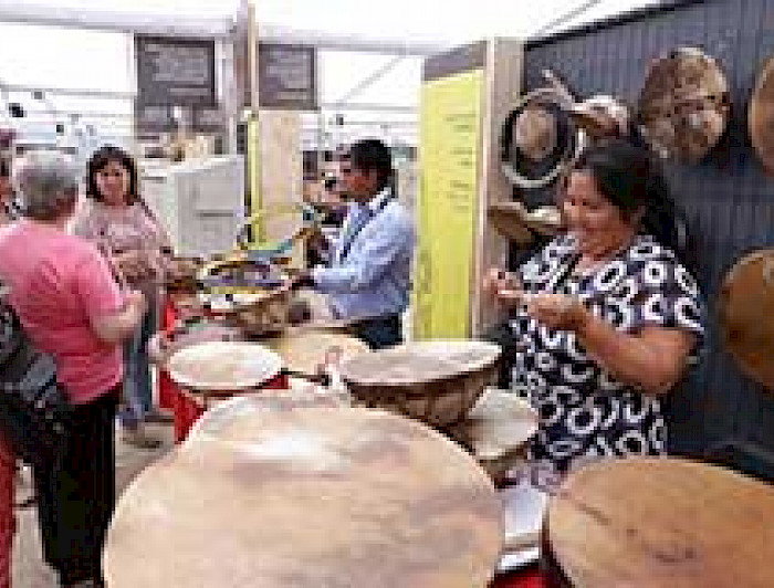 imagen correspondiente a la noticia: "Rector destacó el aporte de la 43° Muestra de Artesanía UC"