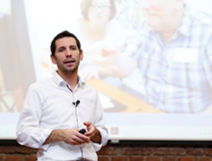 imagen correspondiente a la noticia: "Se cuestiona beneficio del uso de TICs por adultos mayores"