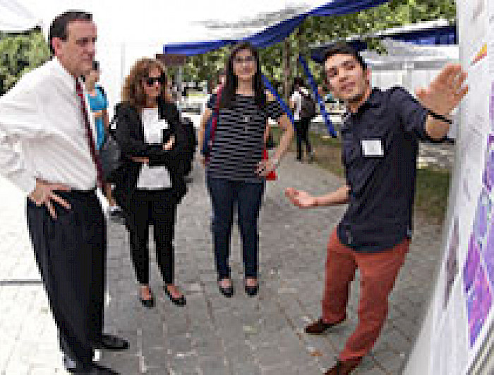 imagen correspondiente a la noticia: "Proyectos científicos de pregrado fueron presentados en feria de investigación de la VRI"