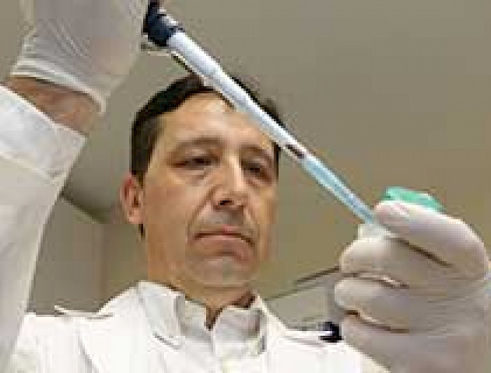 imagen correspondiente a la noticia: "Profesor Alexis Kalergis fue nombrado asesor científico del Senado"