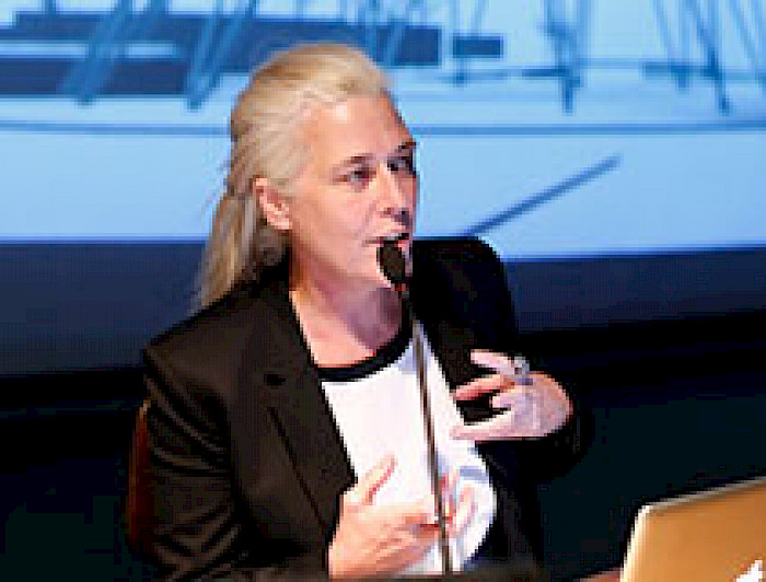 imagen correspondiente a la noticia: "La reconocida artista internacional Rita McBride conversó con el público en la Escuela de Arte"