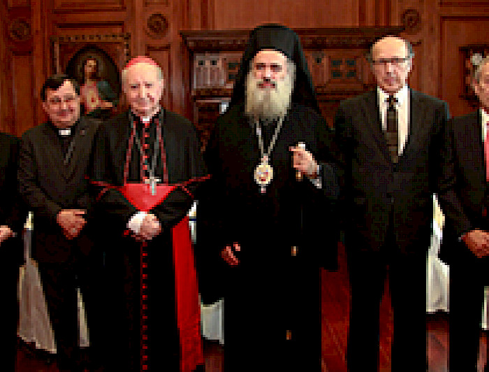 imagen correspondiente a la noticia: "Arzobispo Ortodoxo de Jerusalén se reúne con Obispos de Chile en la Universidad Católica"
