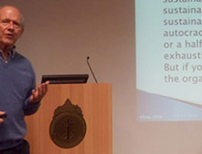 imagen correspondiente a la noticia: "Christopher Day explicó cómo ser un buen director de escuela"