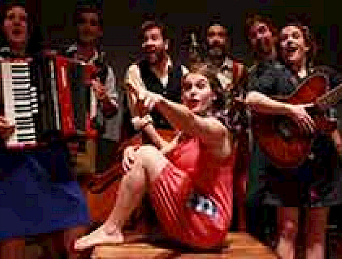 imagen correspondiente a la noticia: "Swing y música latinoamericana para niños: Los Patapelá se despiden de la UC con su concierto teatral"