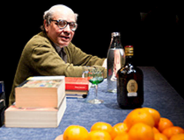 imagen correspondiente a la noticia: ""Conferencia sobre la lluvia", la obra que habla sobre la soledad y el amor a los libros, se presenta hasta este sábado en el Teatro UC"