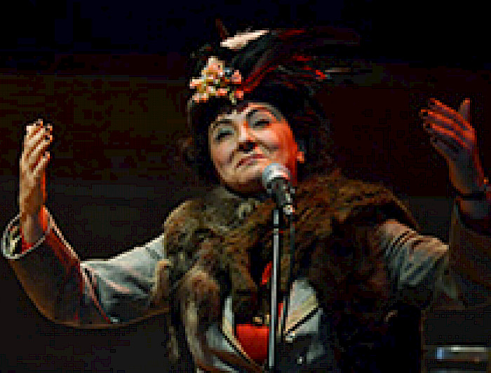 imagen correspondiente a la noticia: "Ximena Rivas encanta como la pícara Desideria en el Teatro UC"
