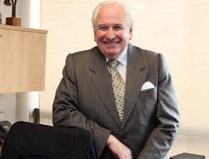 imagen correspondiente a la noticia: "José Luis Cea recibe Premio Abdón Cifuentes por su aporte al país"