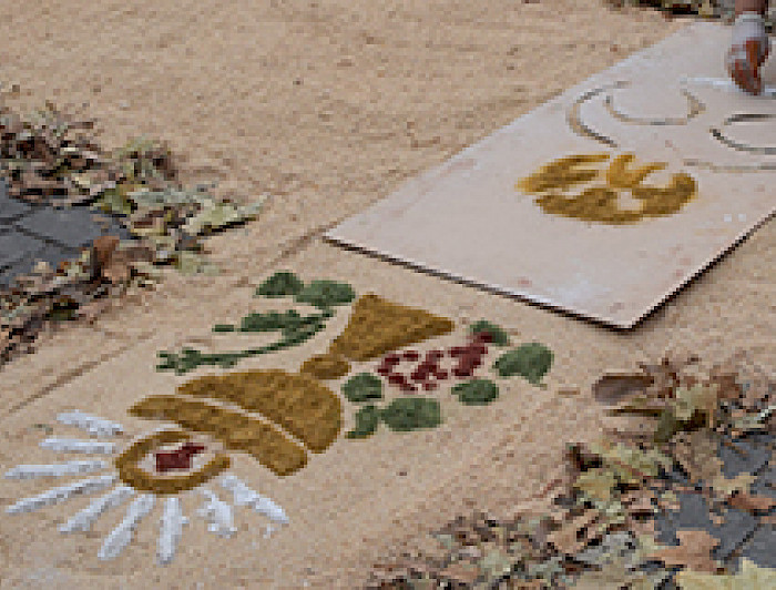 imagen correspondiente a la noticia: "Con decorativas alfombras de aserrín se conmemoró Corpus Christi"