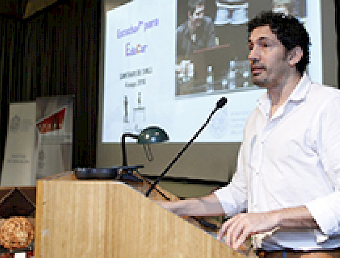 imagen correspondiente a la noticia: "César Bona en su paso por Chile: “La educación tiene que ver con la felicidad”"