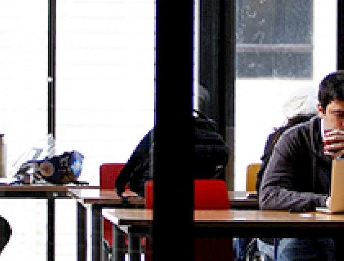 imagen correspondiente a la noticia: "Rector Sánchez analiza información del Mineduc sobre los 125 mil jóvenes beneficiados por la gratuidad"