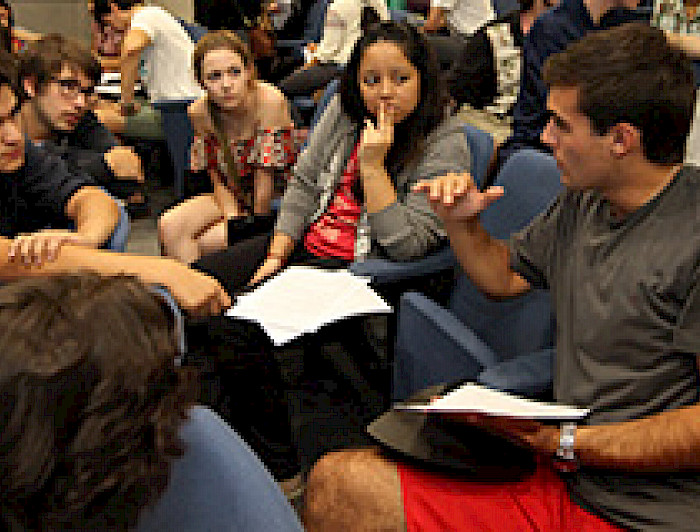 imagen correspondiente a la noticia: "Alumnos de English UC debaten sobre la gratuidad con estudiantes norteamericanos"