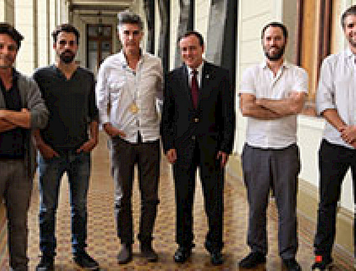 imagen correspondiente a la noticia: "Alejandro Aravena es condecorado con la medalla "Alma Mater""