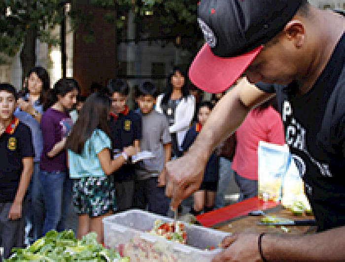 imagen correspondiente a la noticia: "Biblioteca Escolar Futuro presenta libro de Ignacio Román ex Master Chef"