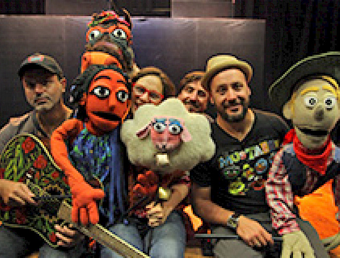 imagen correspondiente a la noticia: "Los títeres de “Panchito Vaquero” divierten a grandes y chicos en el Teatro Infantil"