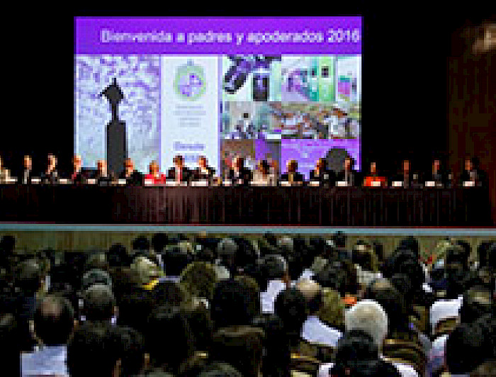 imagen correspondiente a la noticia: "Universidad da bienvenida a padres de novatos"