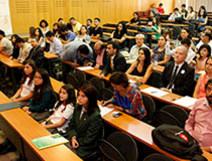 imagen correspondiente a la noticia: "Escolares y profesores recibieron premios por concursos de formación ciudadana"