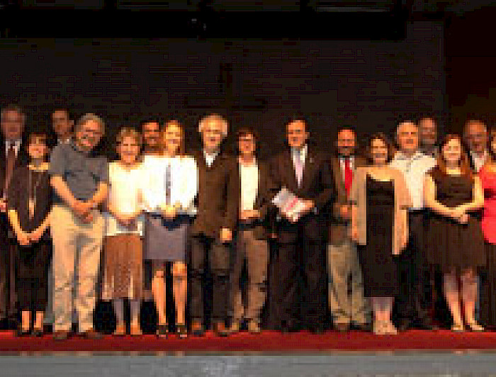 imagen correspondiente a la noticia: "Rector lanza obra  con temas de debate sobre la reforma educacional"