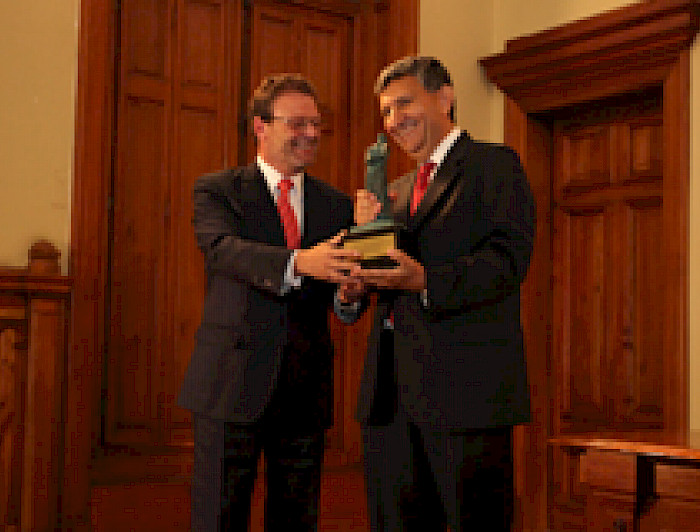 imagen correspondiente a la noticia: "Premian a Patricio Jottar como Ingeniero Comercial Distinguido de 2015"