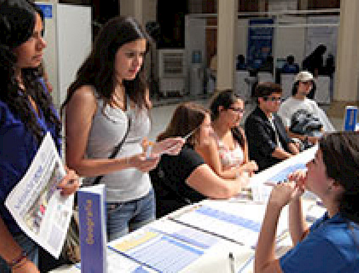 imagen correspondiente a la noticia: "Información de ayuda al postulante se extiende para días 30 y 31 de diciembre"