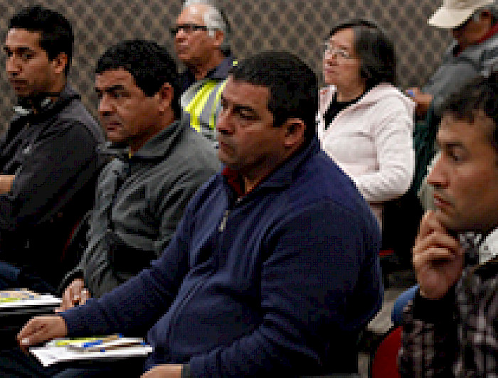 imagen correspondiente a la noticia: "Jardineros aprendieron a preparar humus de lombriz en la UC"