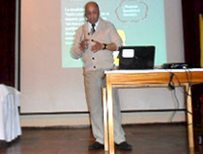 imagen correspondiente a la noticia: "Profesor UC presenta investigación sobre educación en ciencias en universidades latinoamericanas"