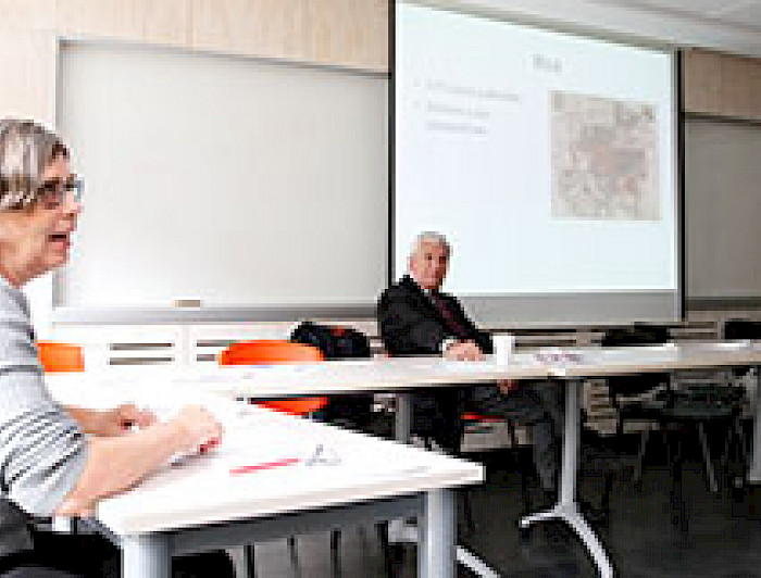 imagen correspondiente a la noticia: "Seminario de Historia tuvo como protagonista a la justicia, el escándalo y la risa"