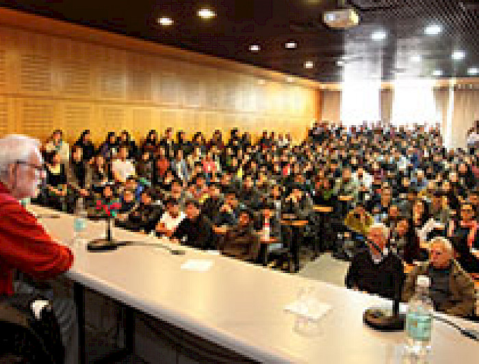 imagen correspondiente a la noticia: "Un desarrollo basado en el bienestar de la gente es el llamado del geógrafo David Harvey"