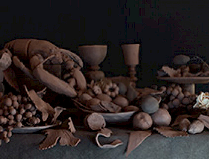 imagen correspondiente a la noticia: "Flores de azúcar y banquetes de arcilla integran la muestra de Rosario Perriello en la UC"