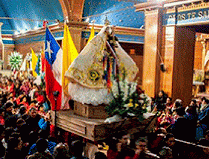 imagen correspondiente a la noticia: "Alumnos, académicos y funcionarios UC visitan tradicional fiesta religiosa La Tirana"