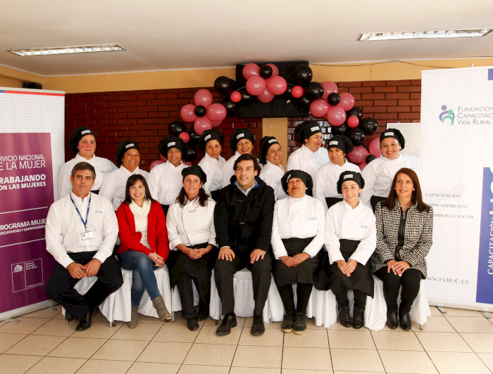 imagen correspondiente a la noticia: "Fundación Vida Rural UC enseñó pastelería en Talagante"