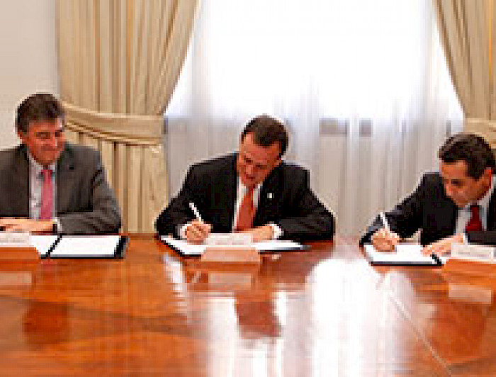 imagen correspondiente a la noticia: "Matemáticas UC firmó convenio para dictar el primer Magíster en Ciencia Actuarial"