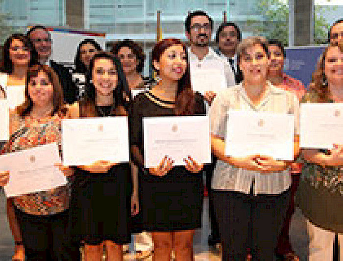 imagen correspondiente a la noticia: "Profesores de la Fundación Belén Educa reciben diploma de la Facultad de Teología"