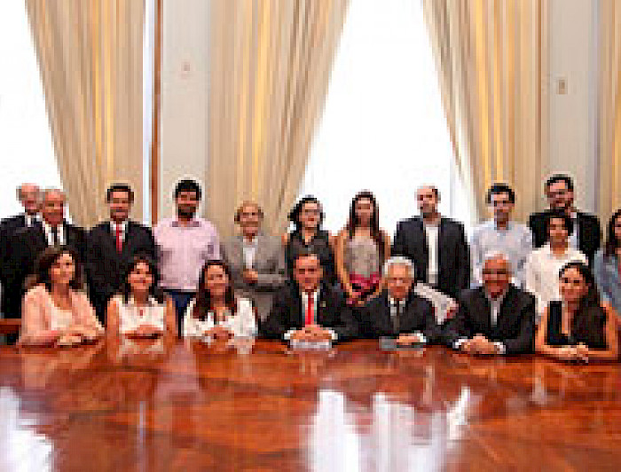 imagen correspondiente a la noticia: "Escuela Nacional de Líderes Católicos entregó más de 4.500 cartas de apoyo al rector"