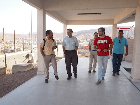 El rector Ignacio Sánchez en su visita en Alto Hospicio.