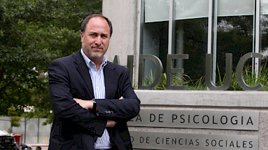 Roberto González, académico de Psicología UC