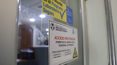 Centro de vacunación donde se realizan  los ensayos de la Fase 3 de la vacuna Sinovac, en el Hospital Clínico Red de Salud UC - Christus.  Foto Karina Fuenzalida.