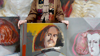 retrato a Roser Bru, de frente, sosteniendo uno de sus cuadros.