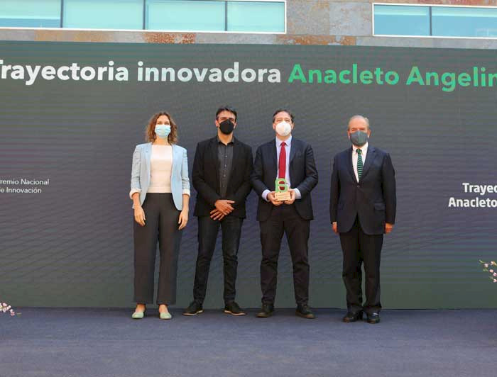 imagen correspondiente a la noticia: "Alexis Kalergis recibió premio AVONNI a la Trayectoria Innovadora"
