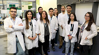 Equipo de investigadores de la empresa Environ en un laboratorio