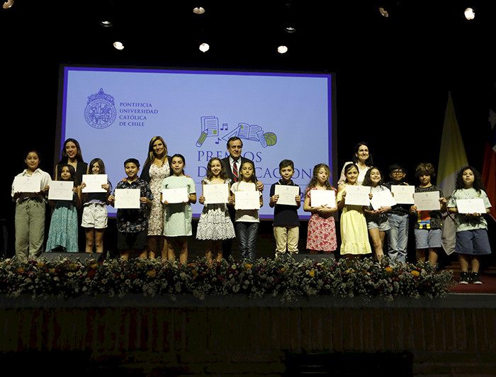 imagen correspondiente a la noticia: "322 hijos de funcionarios UC fueron premiados por su destacado desempeño académico"